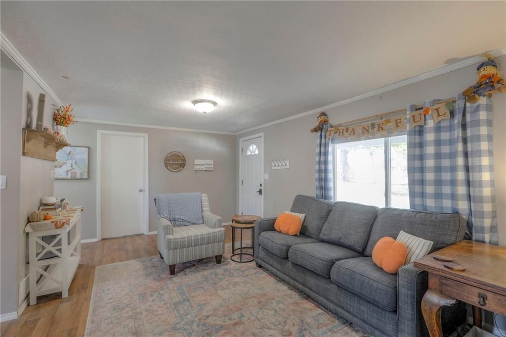 915 Dickinson Road — photo 7