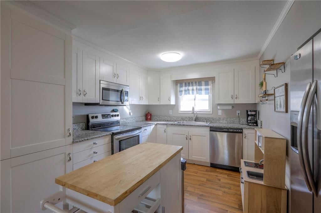 915 Dickinson Road — photo 8
