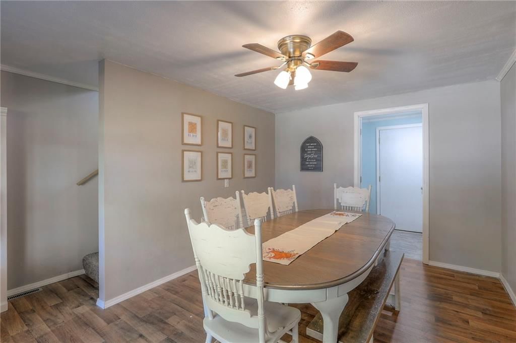 915 Dickinson Road — photo 13