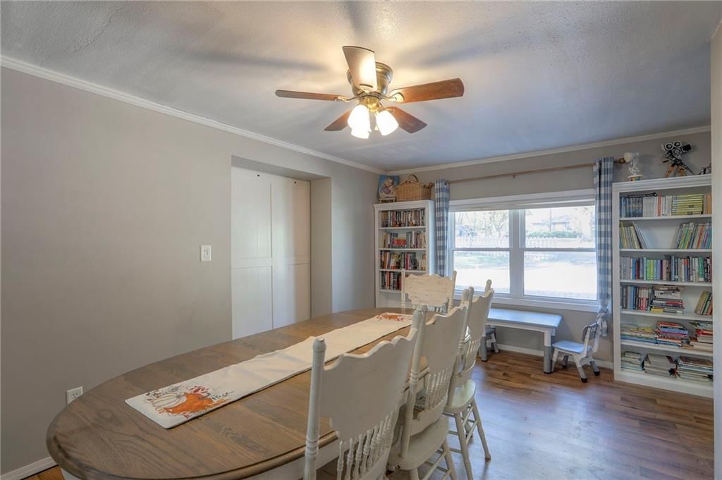 915 Dickinson Road — photo 16