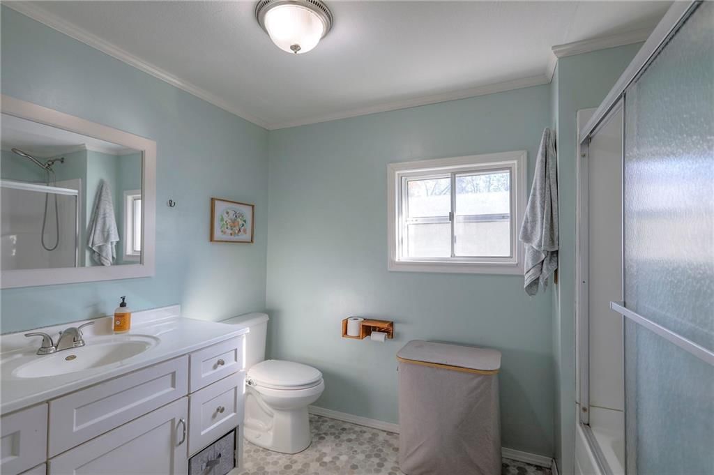 915 Dickinson Road — photo 24