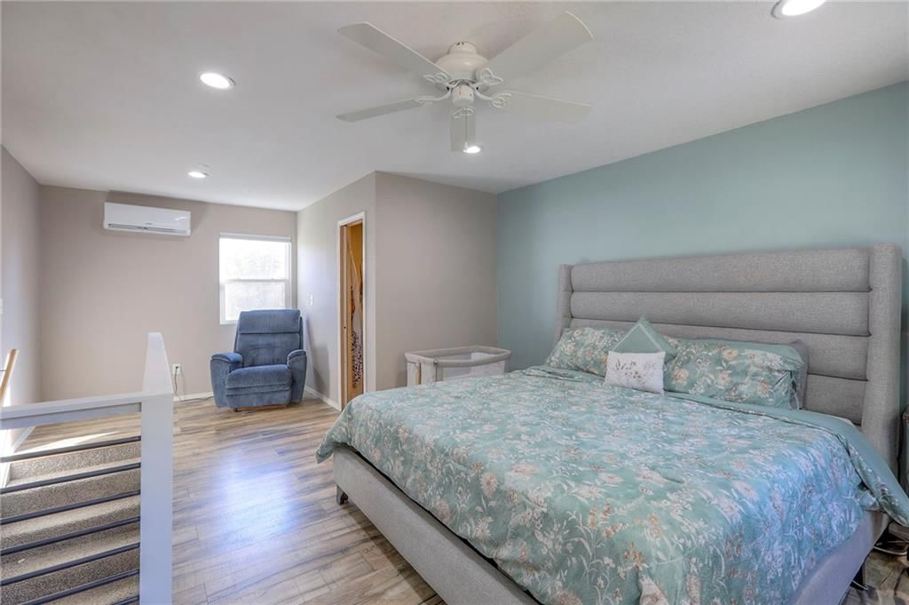 915 Dickinson Road — photo 26