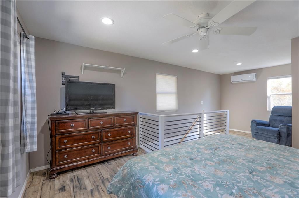 915 Dickinson Road — photo 27