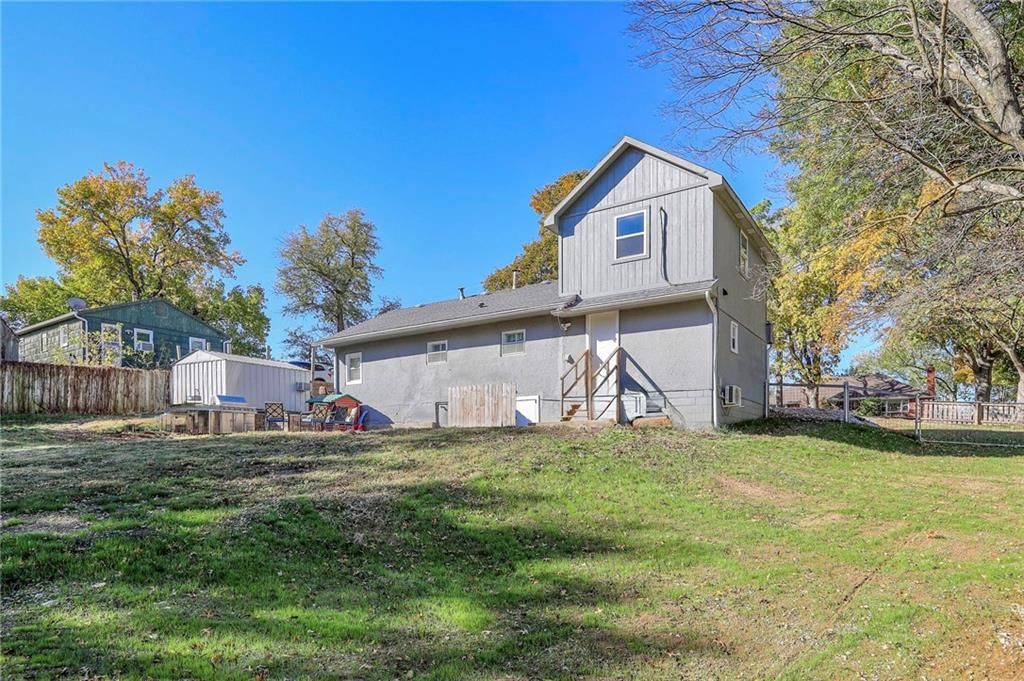 915 Dickinson Road — photo 31