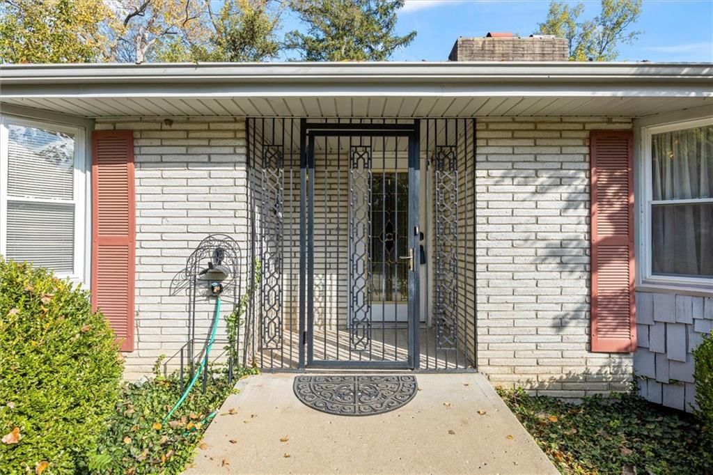 Photo 2 of 43 - 1929 Westwood Drive