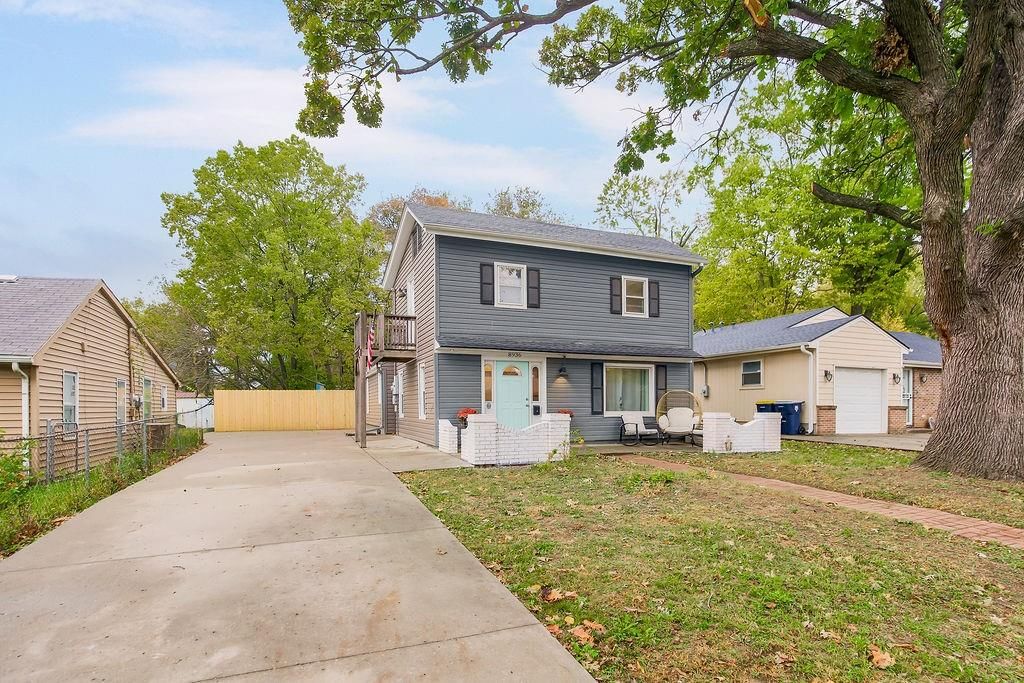 8936 Oak Street — photo 2