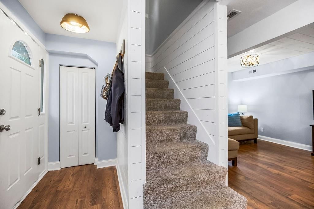 8936 Oak Street — photo 3