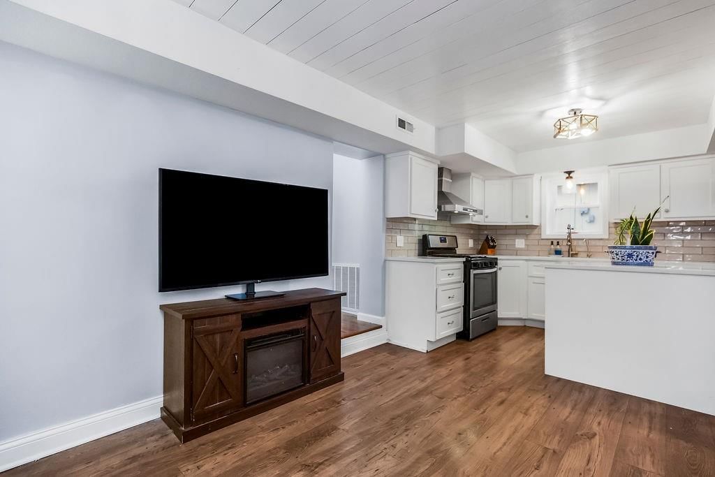 8936 Oak Street — photo 10