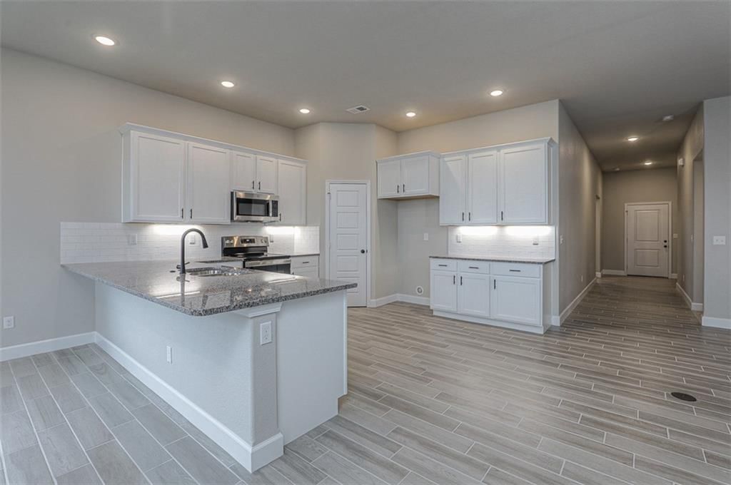 8368 Greentree Drive — photo 5