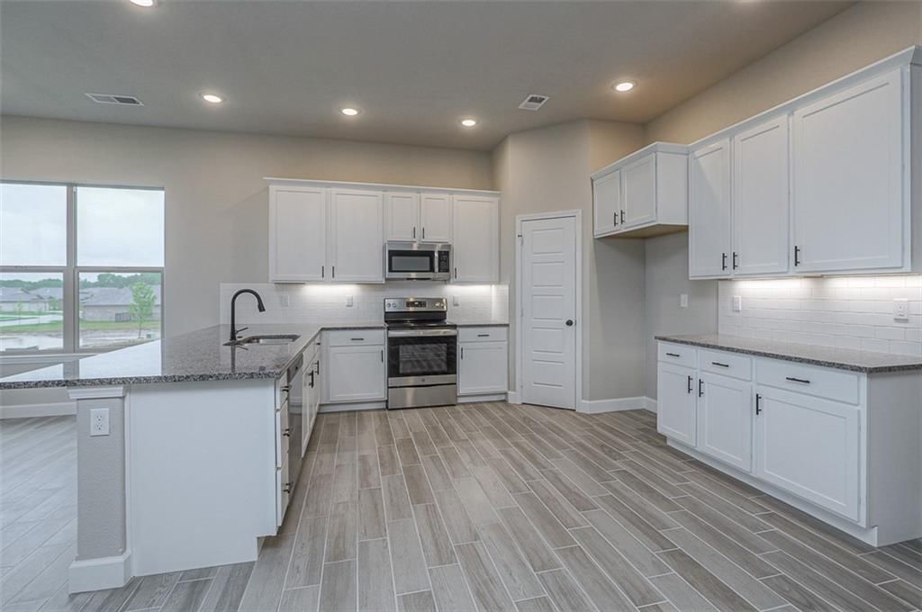 8368 Greentree Drive — photo 7
