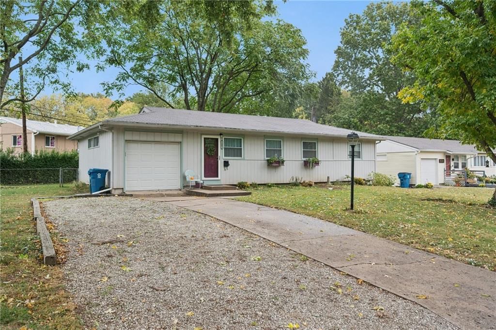 1002 NE Cowden Drive — photo 2