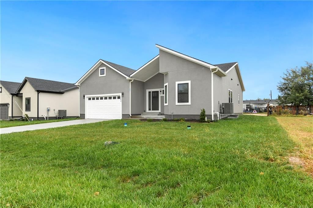 149-153 S Linn Valley Drive — photo 2