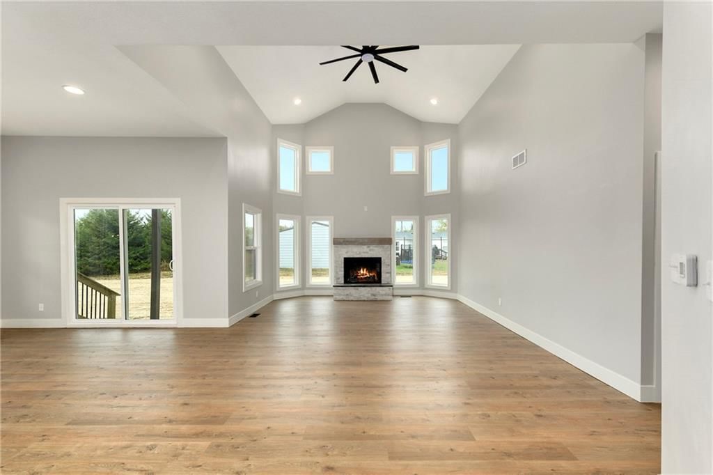 149-153 S Linn Valley Drive — photo 8