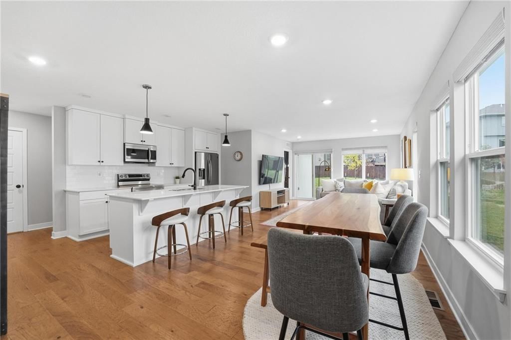 12701 S Burrows Street — photo 3