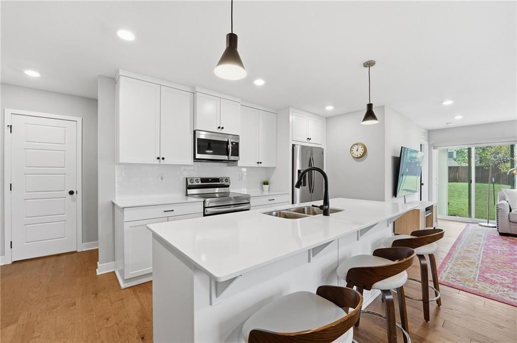12701 S Burrows Street — photo 5