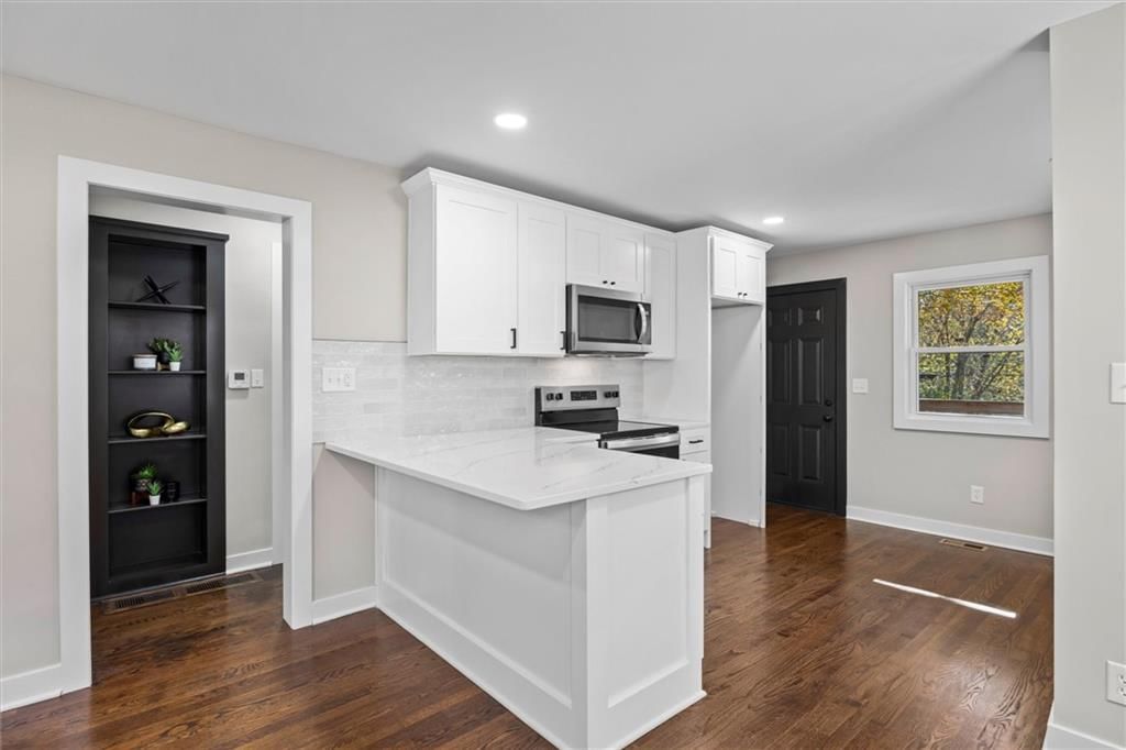 205 W 82nd Terrace — photo 8
