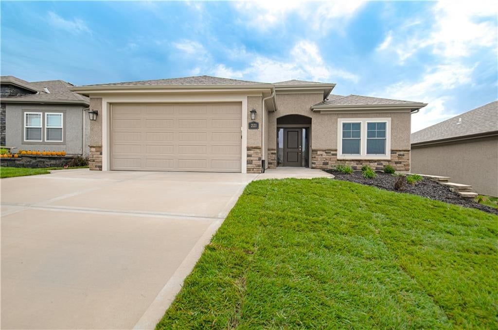2121 Greenfield Point, Kearney, MO