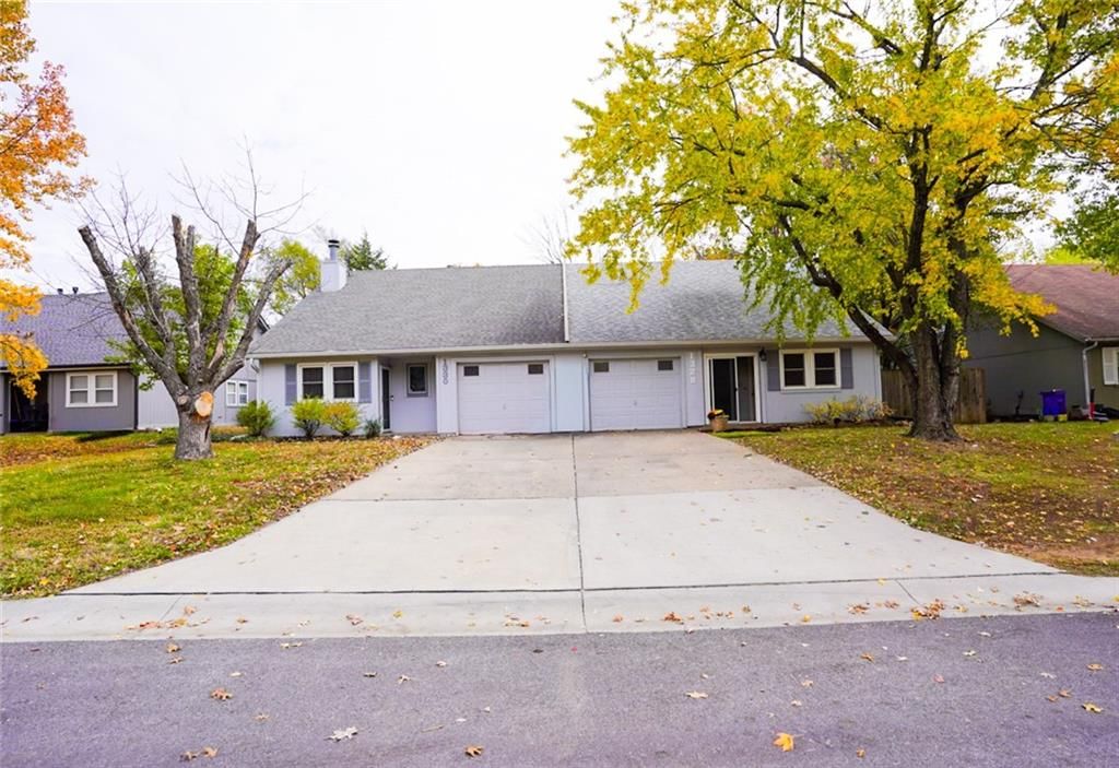 1328 N Harvey Drive — photo 2