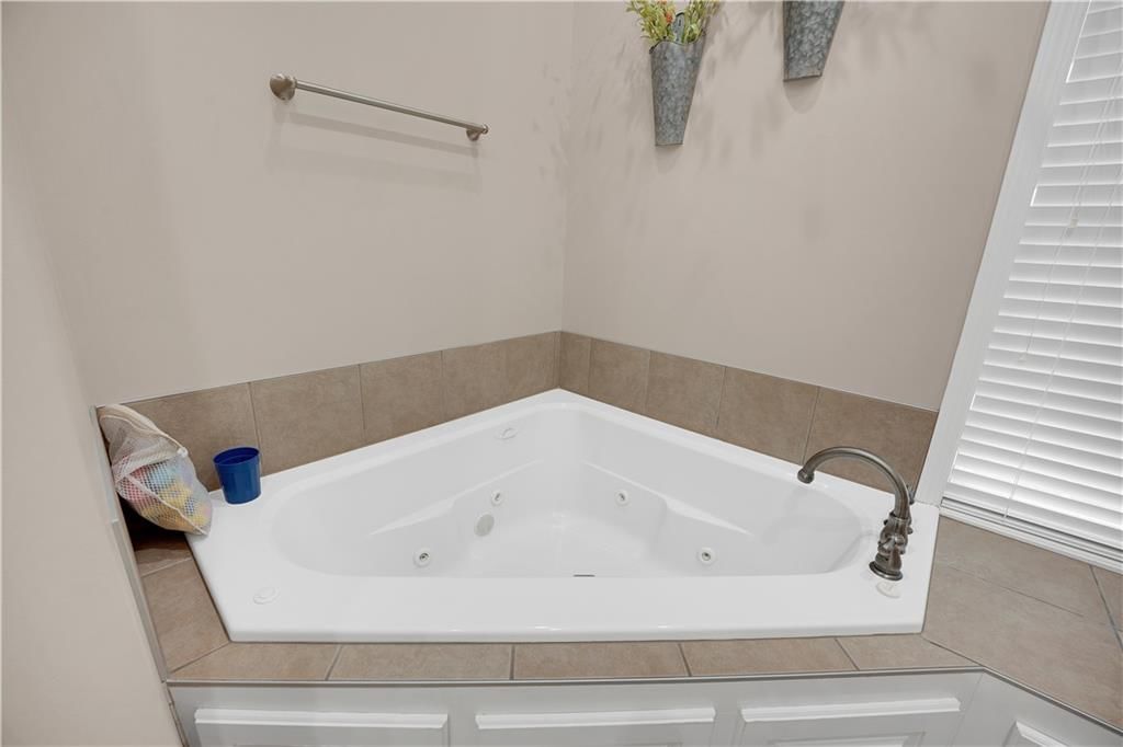 211 Westgate Circle — photo 26