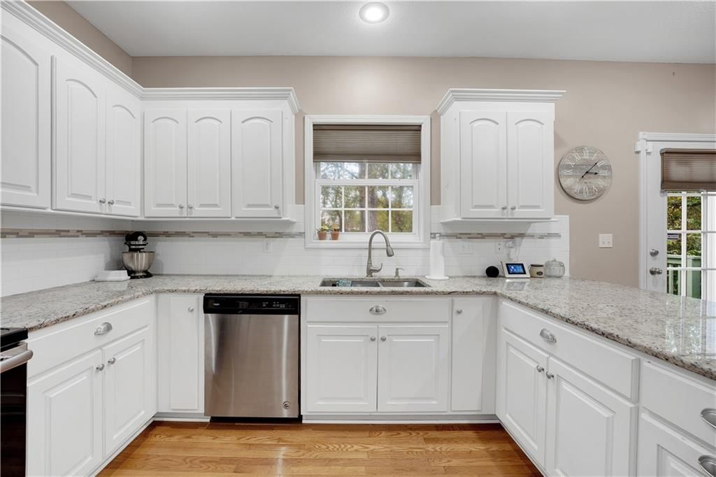 211 Westgate Circle — photo 44