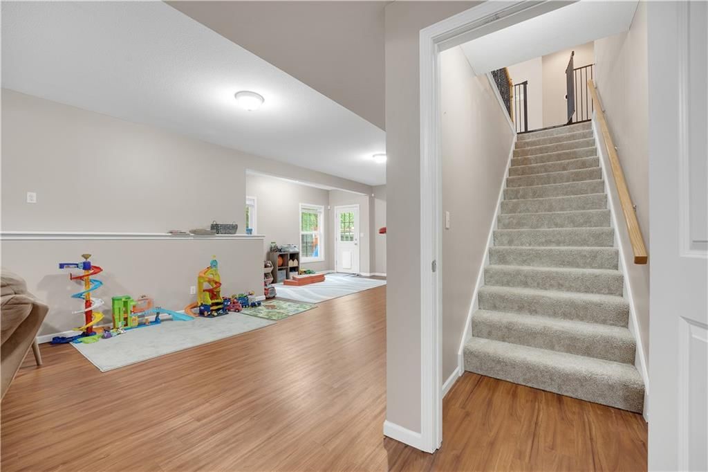 211 Westgate Circle — photo 52