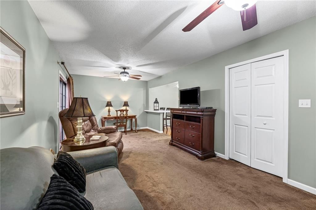 3725 NE COLONIAL Drive — photo 4