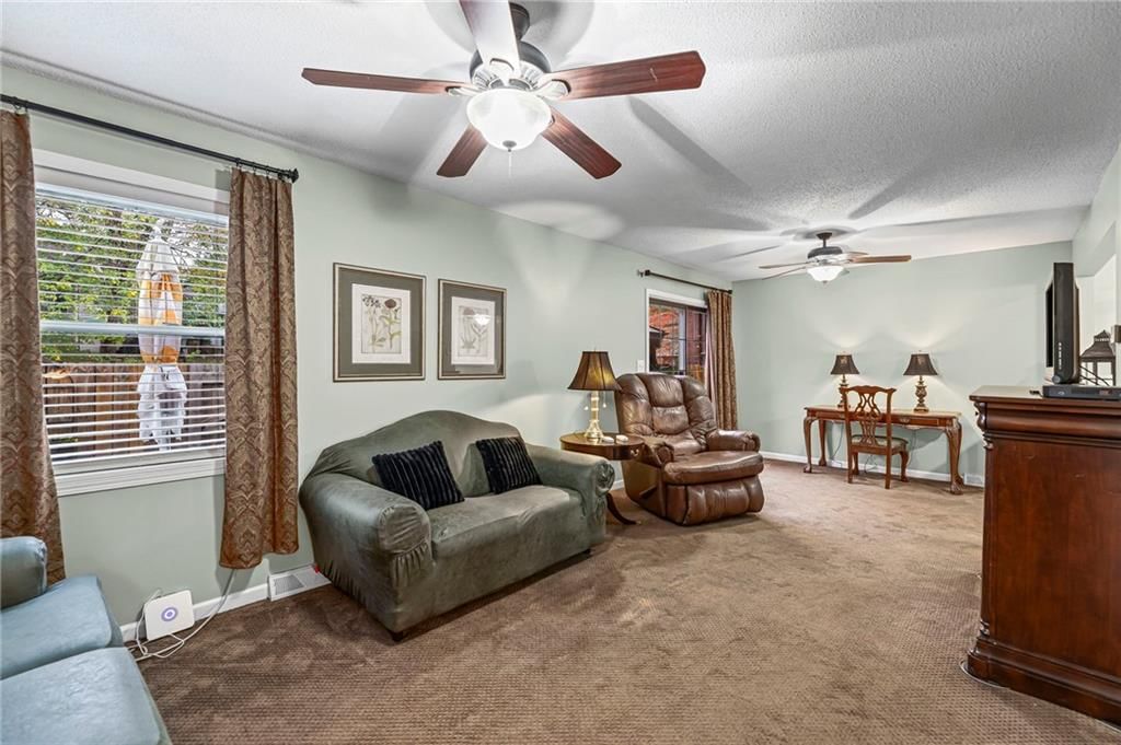 3725 NE COLONIAL Drive — photo 5