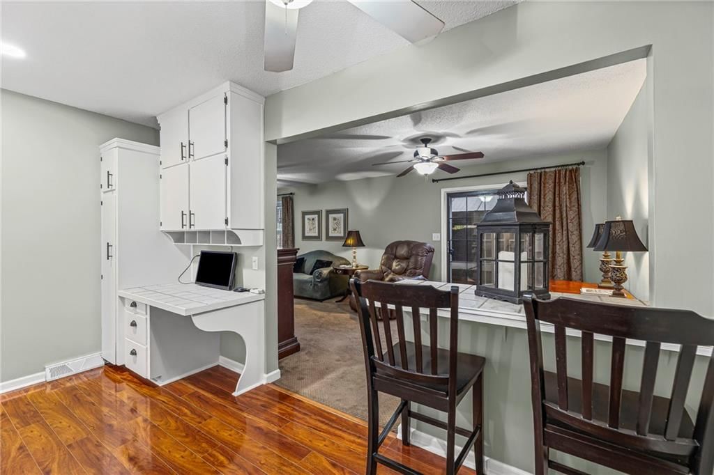 3725 NE COLONIAL Drive — photo 8