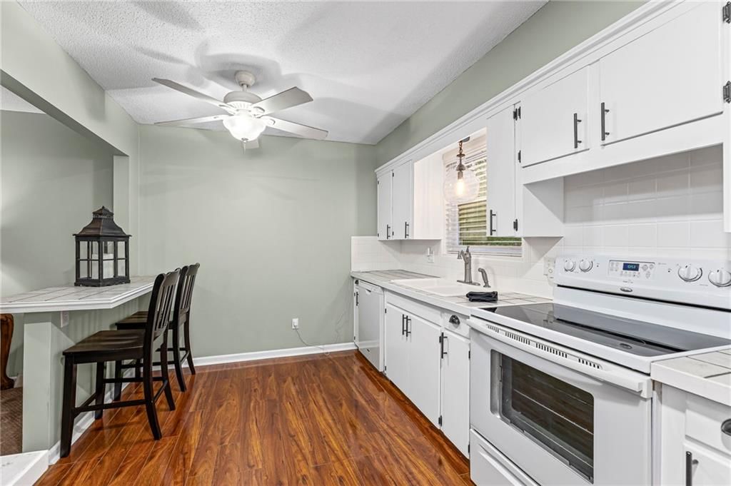 3725 NE COLONIAL Drive — photo 9