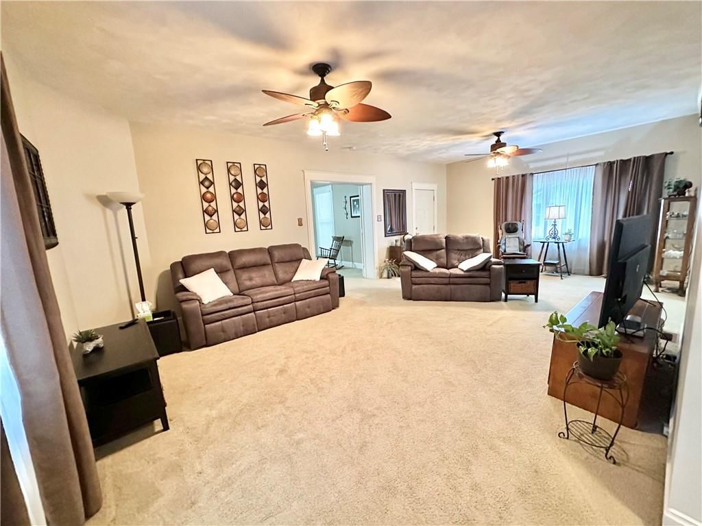 202 N Maple Street — photo 2