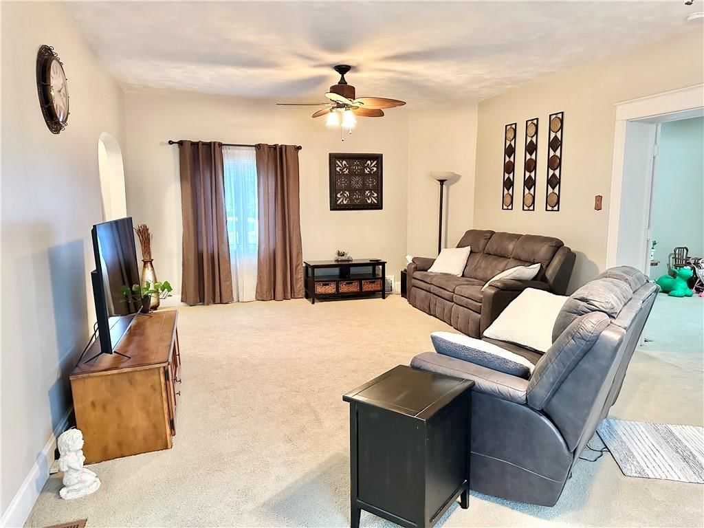 202 N Maple Street — photo 3
