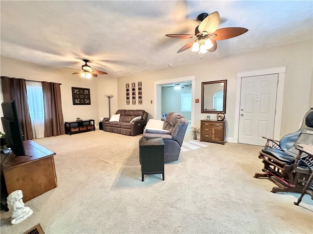 202 N Maple Street — photo 4