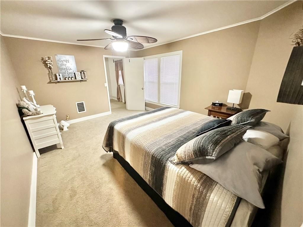 202 N Maple Street — photo 37
