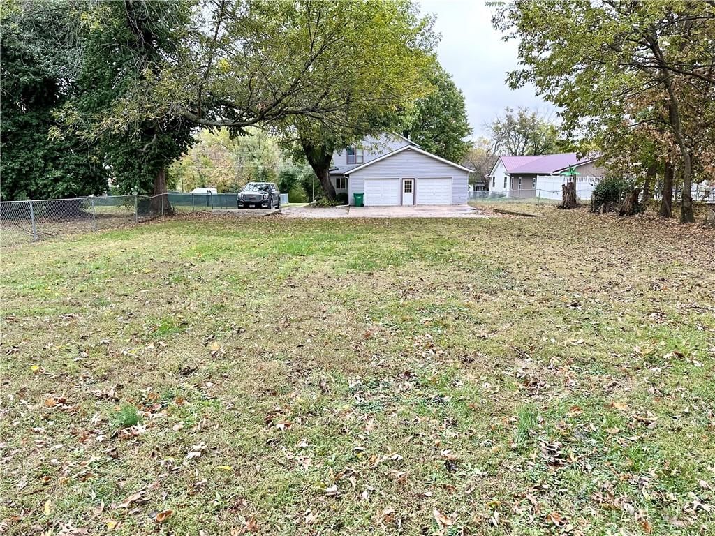 202 N Maple Street — photo 45