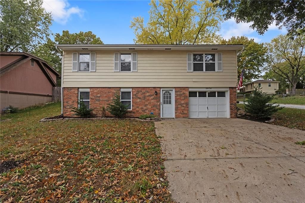 5876 N Oakley Avenue — photo 2