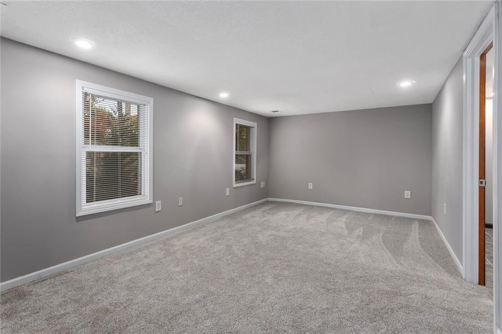 5876 N Oakley Avenue — photo 4