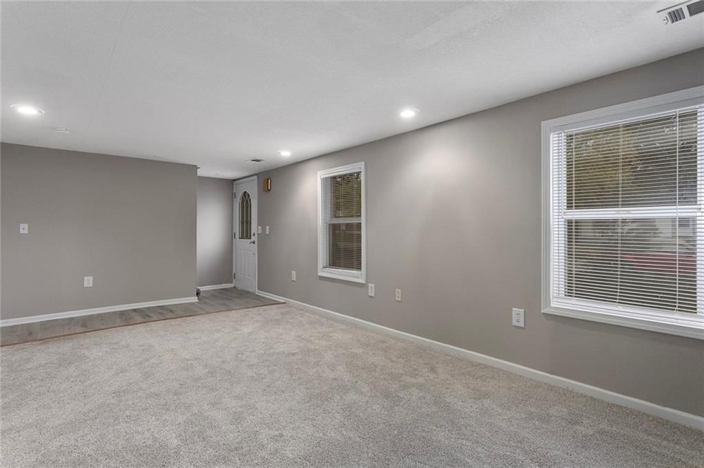 5876 N Oakley Avenue — photo 5