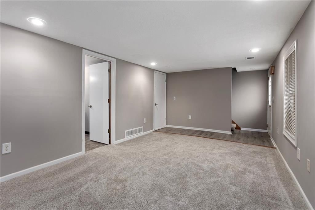 5876 N Oakley Avenue — photo 6