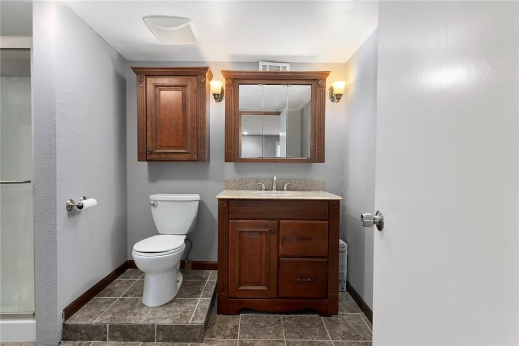 5876 N Oakley Avenue — photo 7