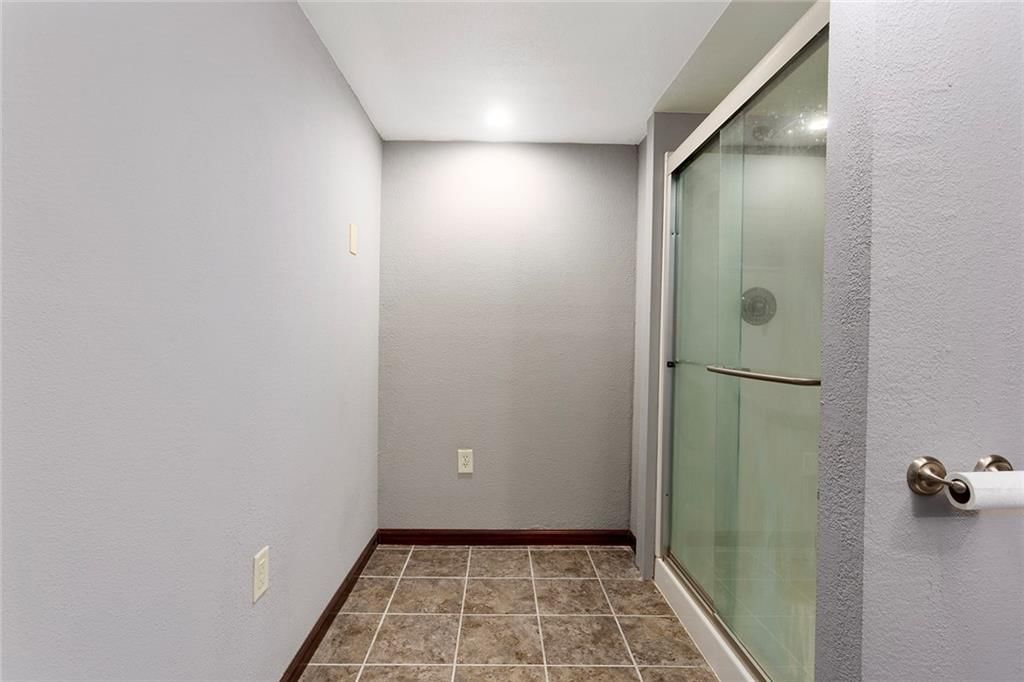 5876 N Oakley Avenue — photo 8