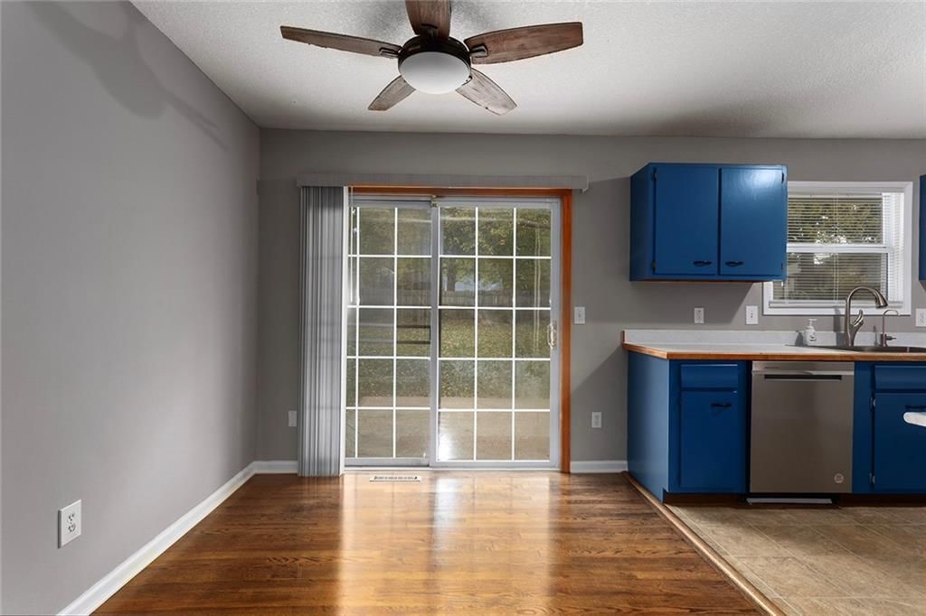5876 N Oakley Avenue — photo 12