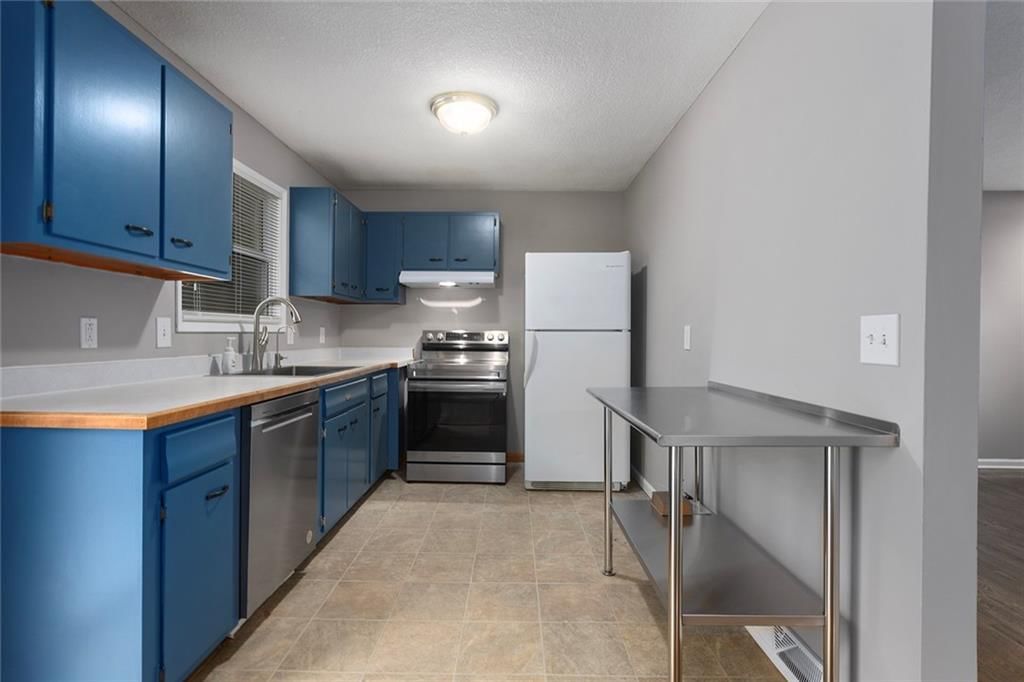 5876 N Oakley Avenue — photo 13