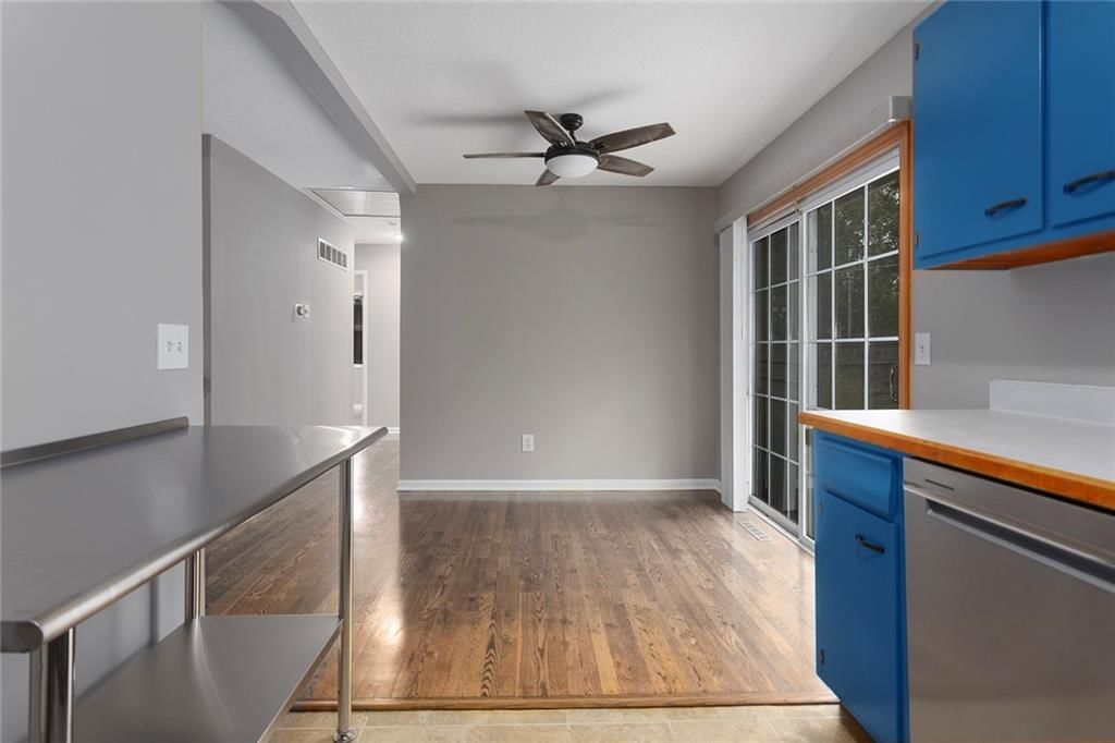 5876 N Oakley Avenue — photo 15
