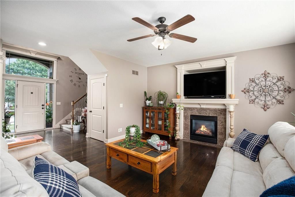 6131 N Elmwood Avenue — photo 10