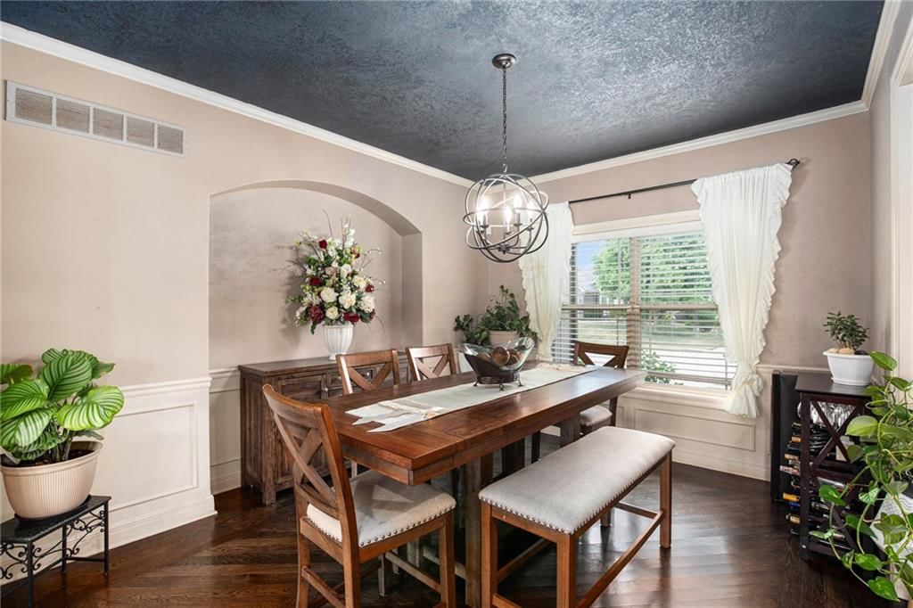 6131 N Elmwood Avenue — photo 12