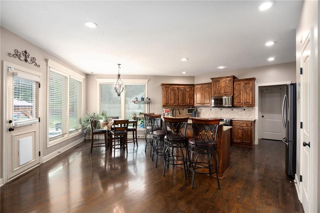6131 N Elmwood Avenue — photo 13