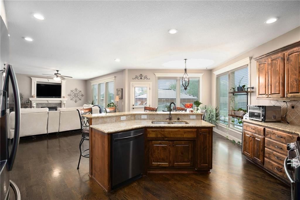 6131 N Elmwood Avenue — photo 16