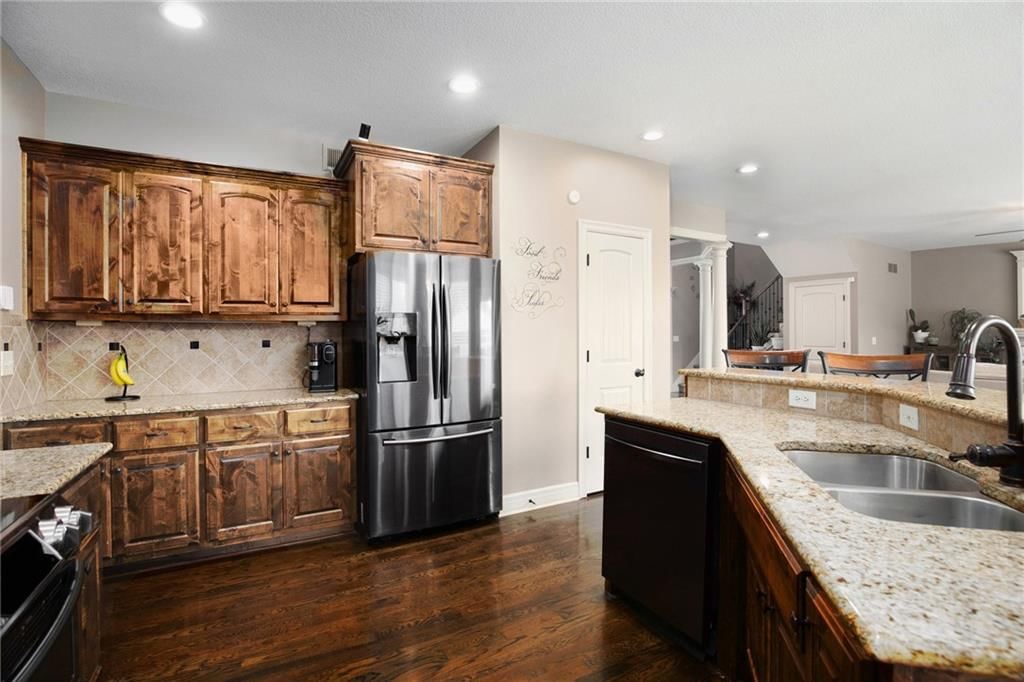 6131 N Elmwood Avenue — photo 17