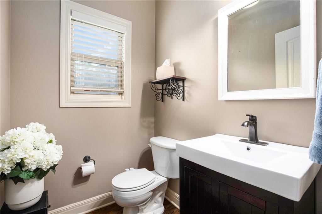6131 N Elmwood Avenue — photo 18