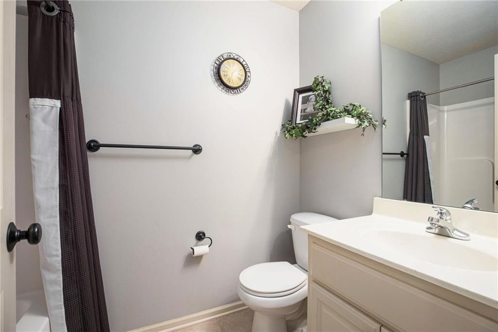 6131 N Elmwood Avenue — photo 23